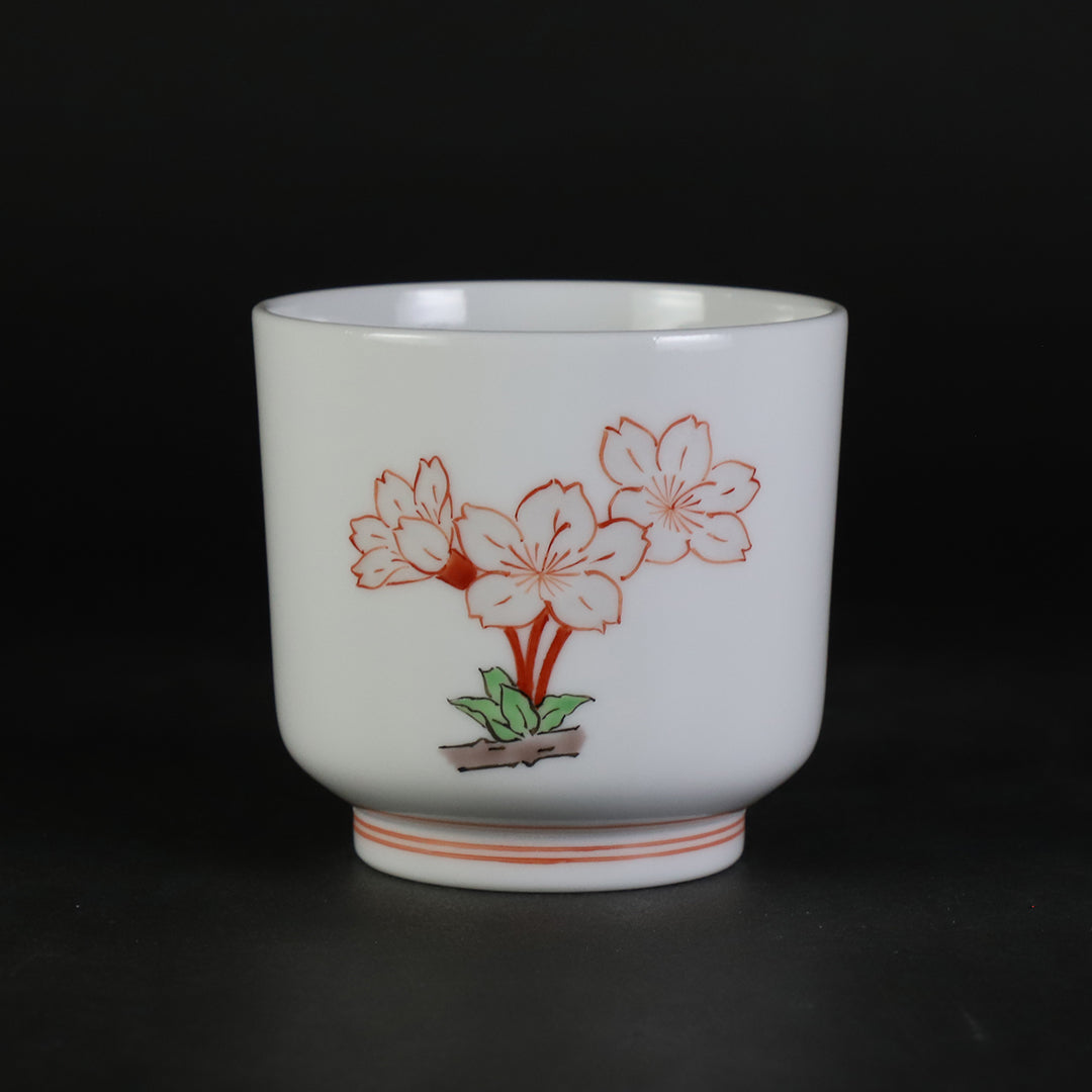 酒井田正　小野珀子　横石臥牛　ぐい呑　三種　酒井田柿右衛門 柳瀬美術店 / 13代酒井田柿右衛門「濁手山茶花文ぐい呑-5」共箱