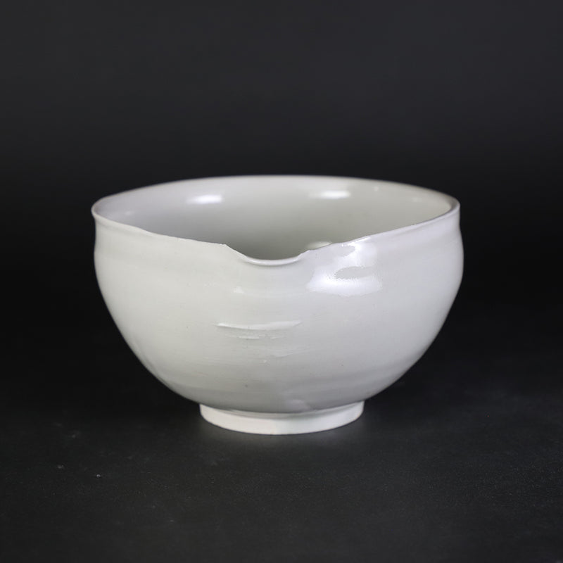 秋田菫　作　白瓷片口