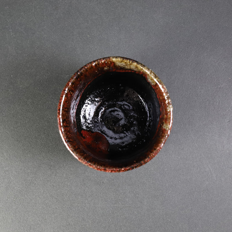 十四代中里太郎右衛門　作　唐津黒紅白ぐい呑