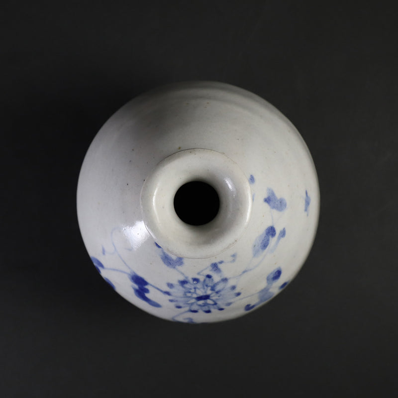 Maruta Soichi Gallery Blue and white sake bottle 2