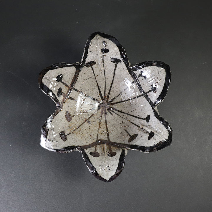 丸田雄 作 絵唐津百合形向付 No.20 – ギャラリー一番館オンラインショップ