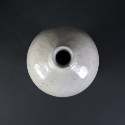 Karatsu white porcelain vase No.72 by Yoshihisa Ishii