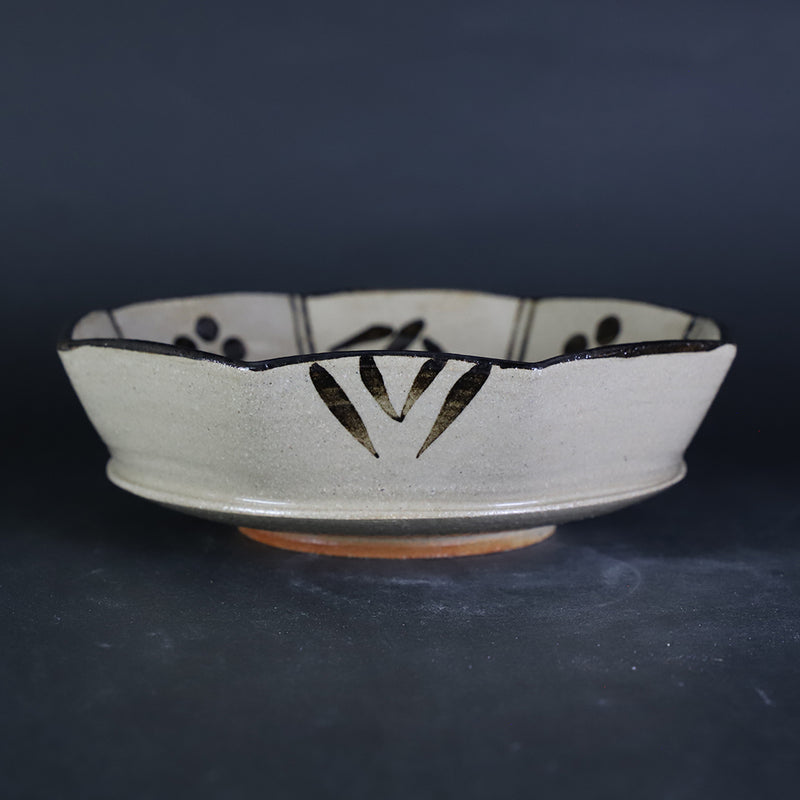 Painted Karatsu octagonal bowl by Keigo Kawazoe