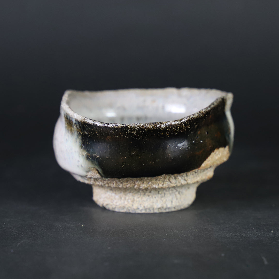 岡本作礼 作 朝鮮唐津沓ぐい呑 – ギャラリー一番館オンラインショップ