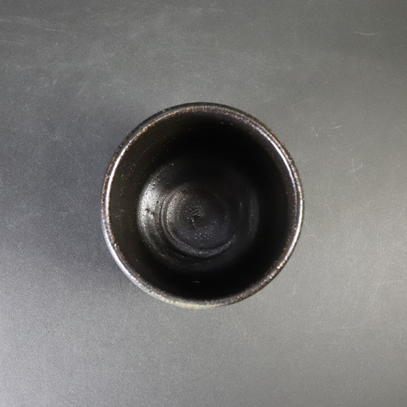 土屋由紀子　作　黒唐津筒器