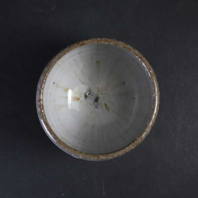 Madara Karatsu sake cup by Kazusuke Fukuda