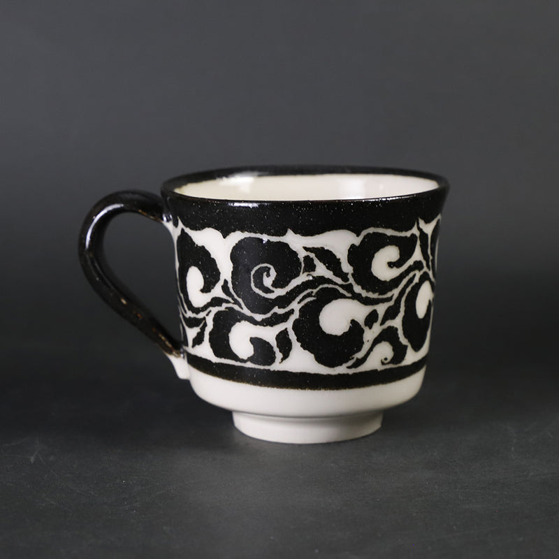Karatsu porcelain bowl and plate with black and white base with scratches, made by the 14th generation Nakazato Tarouemon