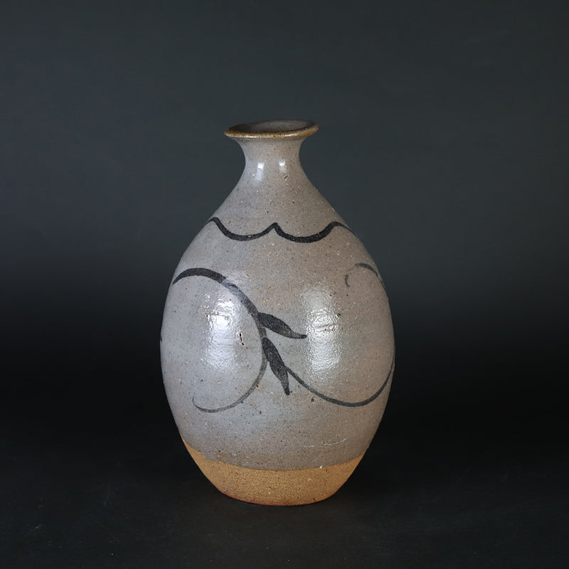 Painted Karatsu sake bottle by the 14th generation Nakazato Tarouemon