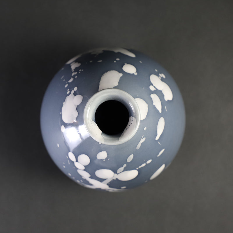 Yuuki Inoue, dripping glaze sake bottle / SUMI GRAY