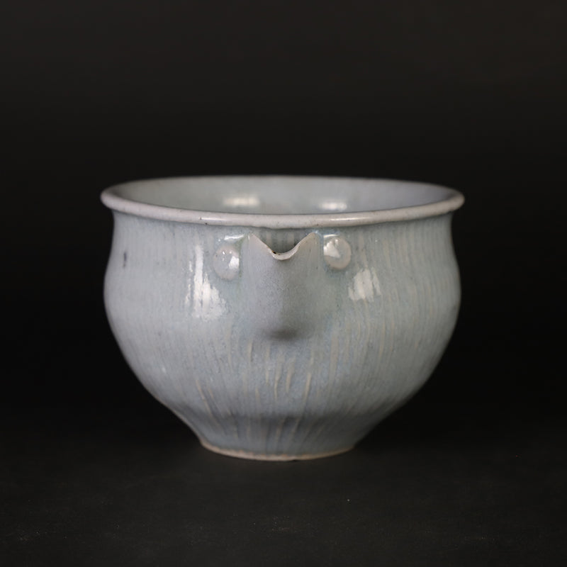 岡本修一　作　青白磁鎬片口