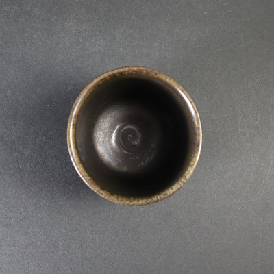 土屋由紀子　作　黒唐津筒杯