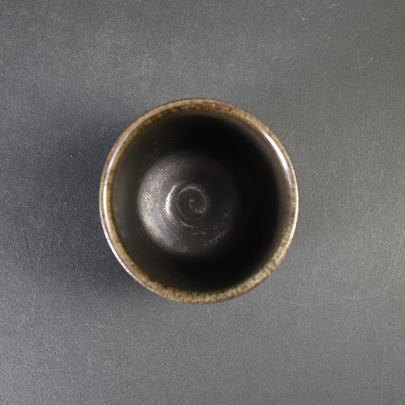 土屋由紀子　作　黒唐津筒杯