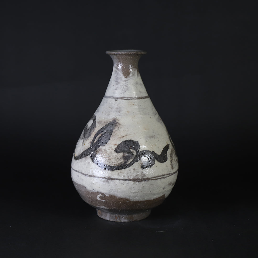 石井義久 作 絵刷毛目徳利 No.58 – ギャラリー一番館オンラインショップ