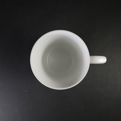 十五代酒井田柿右衛門　作　濁手梅花文マグカップ