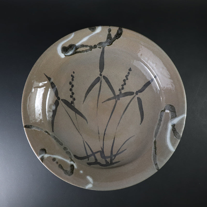 Korean-style Karatsu plate by the 14th generation Nakazato Tarouemon