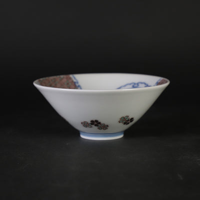 A colored, indigo-colored, ink-splattered, floral design cup by the 14th generation Imaizumi Imaemon