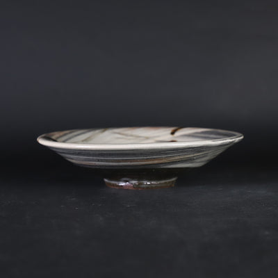 Karatsu-e brush-finish plate by Takashi Nakazato