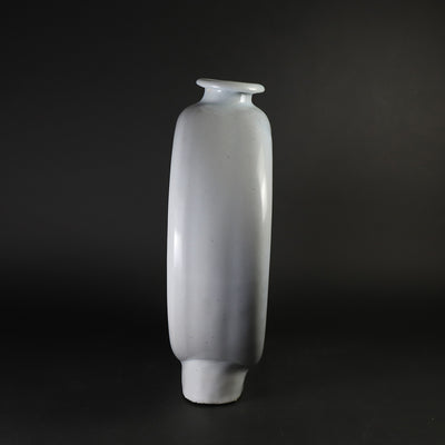 Blue and white porcelain vase by Kenta Nakazato