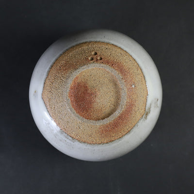 Nakazato Tarouemon Kiln Karatsu Choko (Extra Large Spotted Whale)