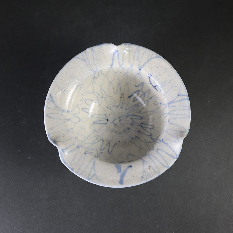 A set of blue and white porcelain dishes by Maruta Souichi Gallery