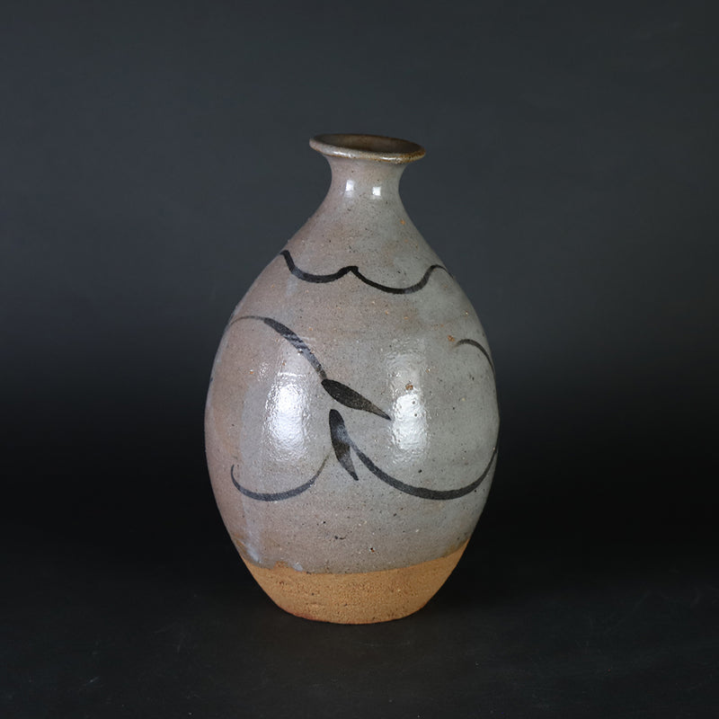 Painted Karatsu sake bottle by the 14th generation Nakazato Tarouemon