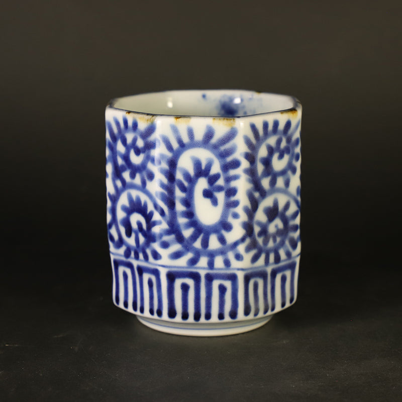 Fukusen Kiln Octopus Arabesque Beveled Teacup (Small)