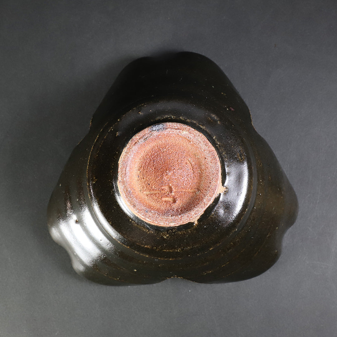 岡本作礼 作 唐津黒高麗割山椒 – ギャラリー一番館オンラインショップ