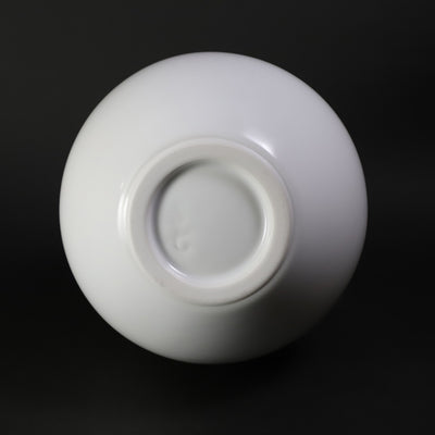 White porcelain vase by Seigo Nakamura