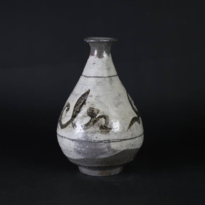 石井義久 作 絵刷毛目徳利 No.58 – ギャラリー一番館オンラインショップ