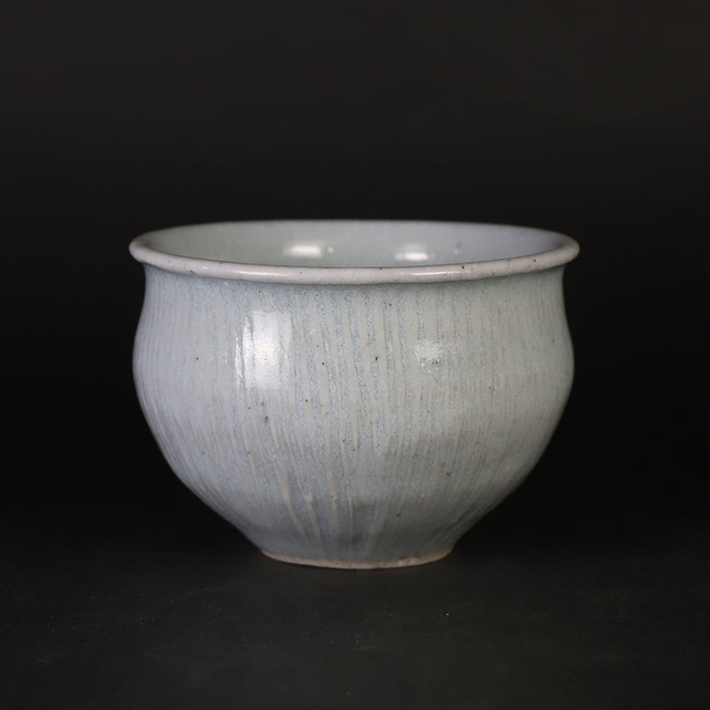 岡本修一　作　青白磁鎬片口