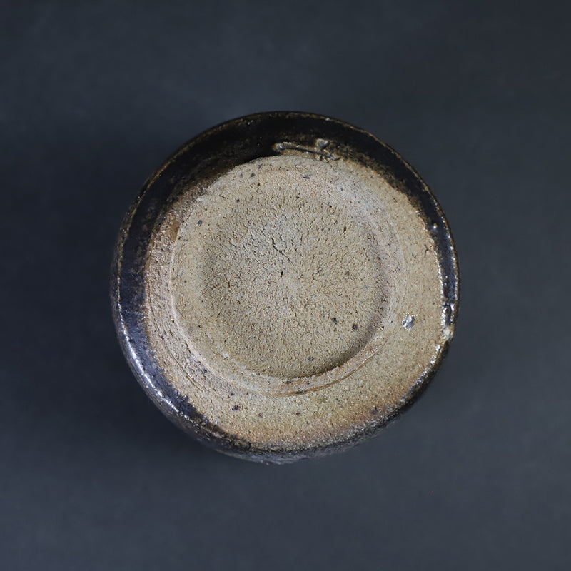 土屋由紀子　作　黒唐津筒器