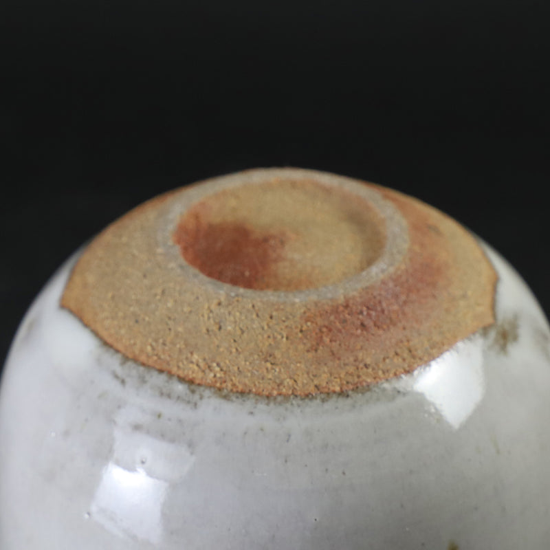 Nakazato Tarouemon Kiln Karatsu Choko (Extra Large Spotted Whale)