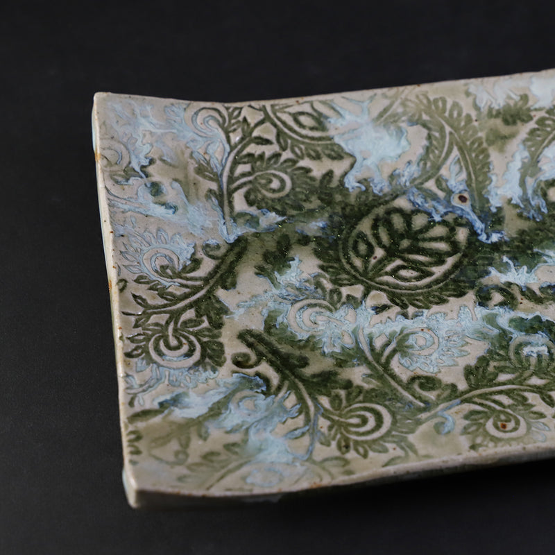 Two-color Karatsu Paisley patterned plate by Shuichi Okamoto