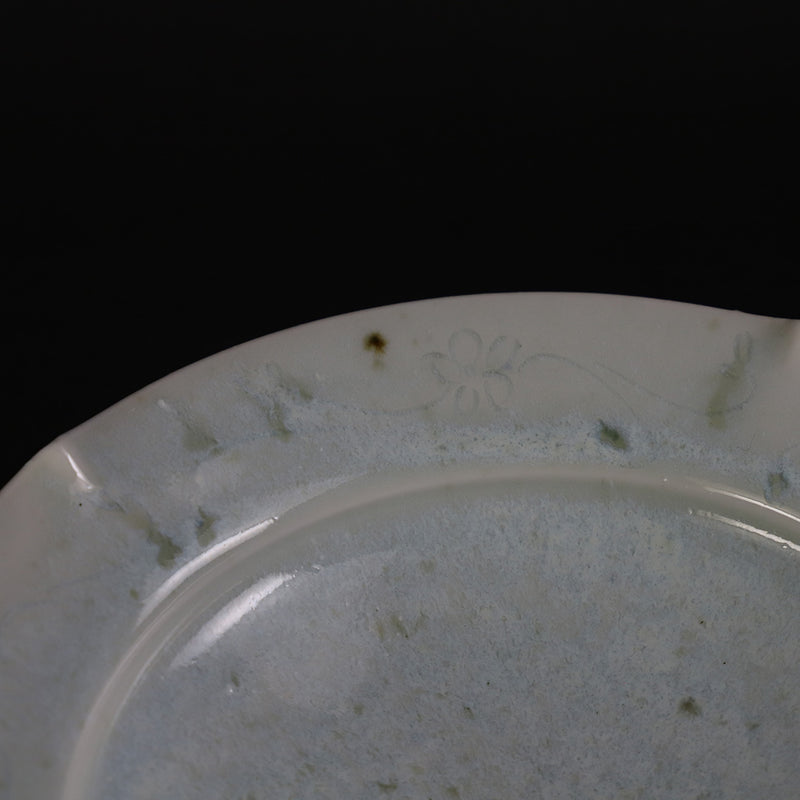 Blue and white porcelain five-sided floral pattern plate by Shuichi Okamoto