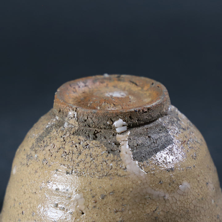 内村慎太郎 作 奥高麗ぐい呑 No.66 – ギャラリー一番館オンラインショップ