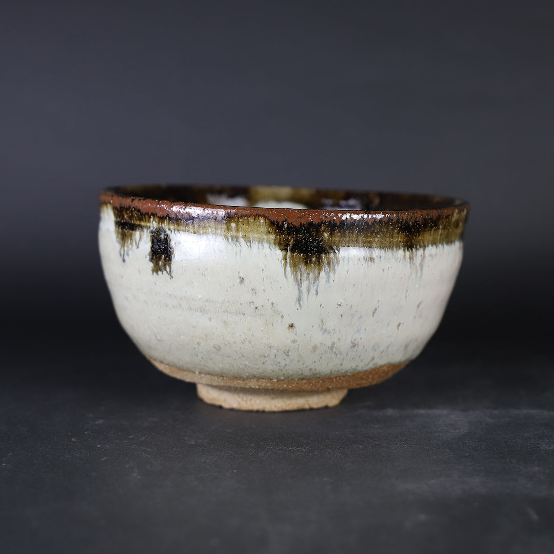 十四代中里太郎右衛門 作 斑唐津皮鯨片口 – ギャラリー一番館