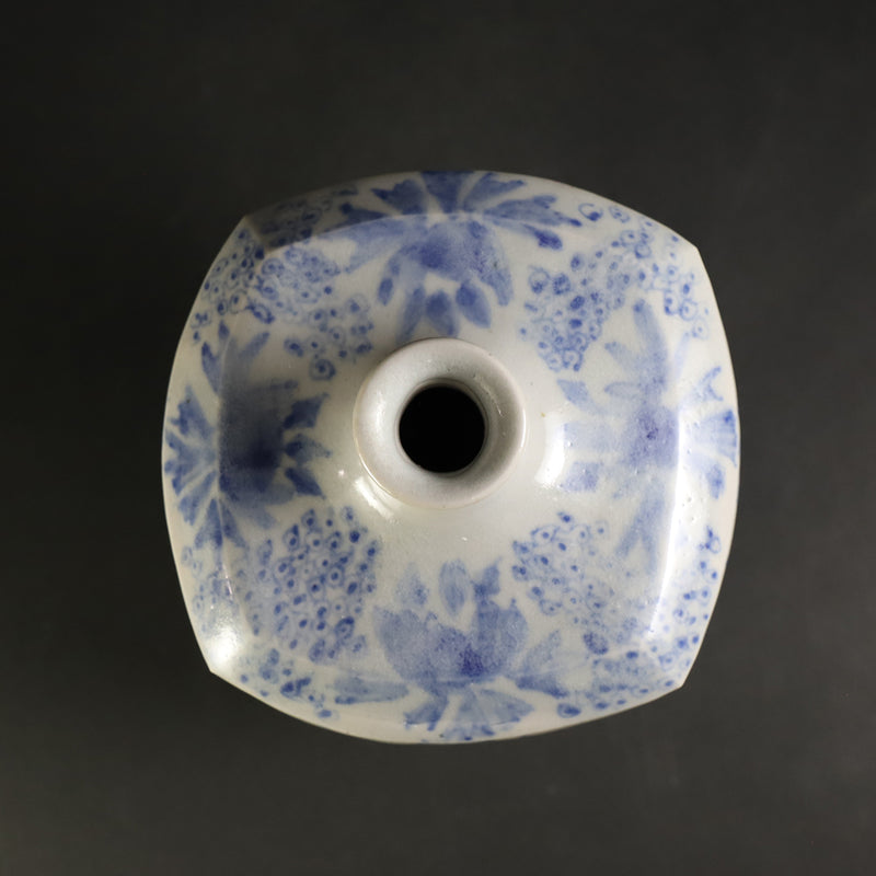 Square blue and white vase by Maruta Soichi Gallery No.12