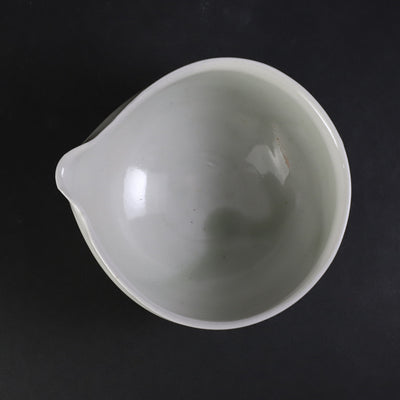 秋田菫　作　白瓷片口