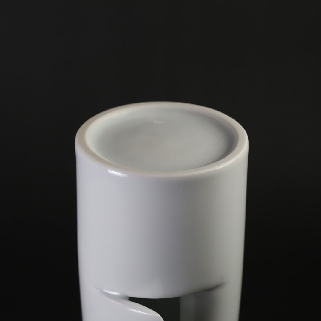 Blue porcelain vase by Akio Momota – ギャラリー一番館オンライン