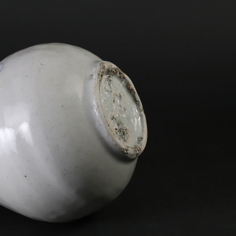 Maruta Soichi Gallery Blue and white sake bottle 2