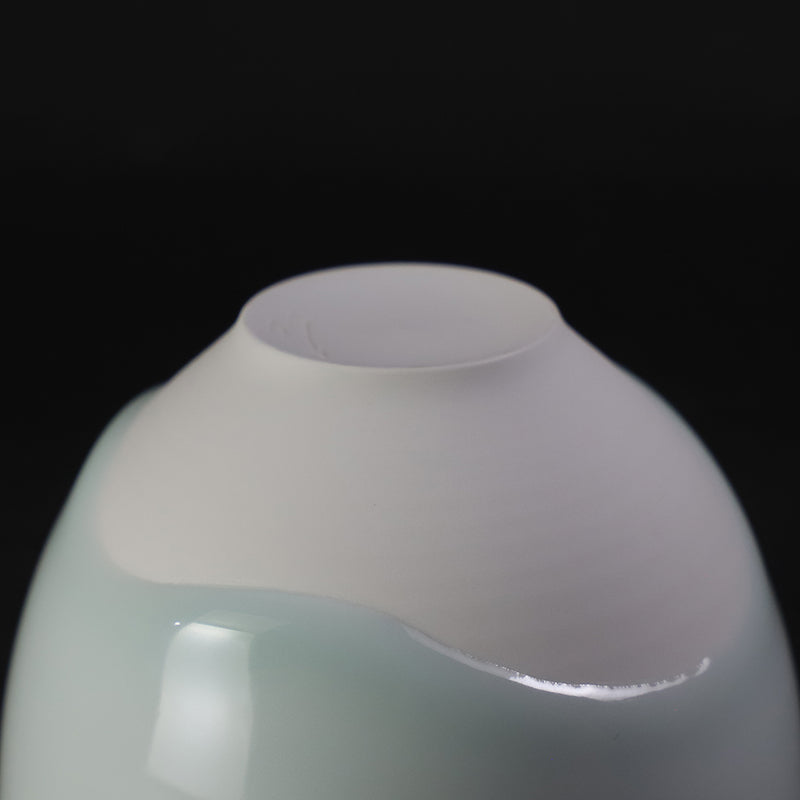 百田暁生　作　青白磁茶器(中)