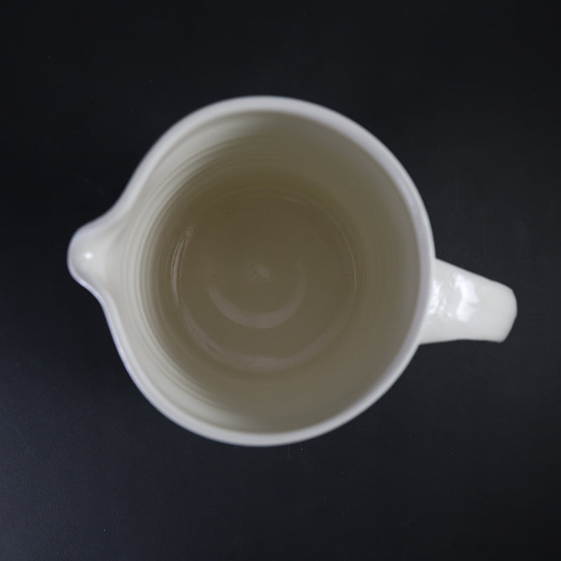 中里花子　作　ピッチャー