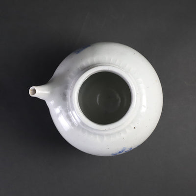 Blue and white porcelain vase by Maruta Soichi Gallery