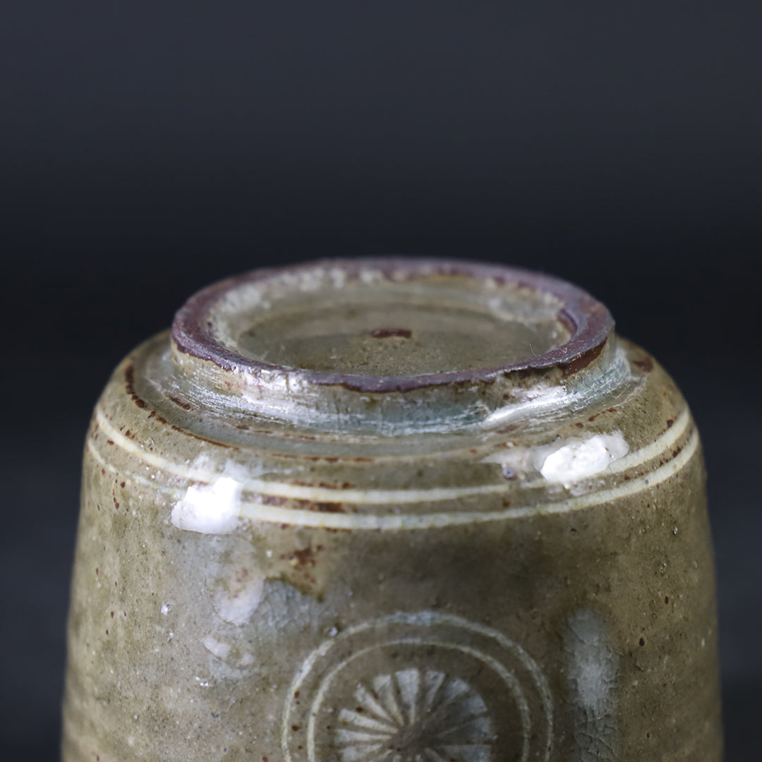 武末日臣 作 狂言袴湯呑 No.33 – ギャラリー一番館オンラインショップ