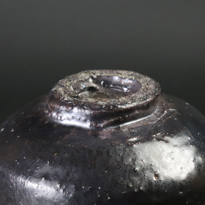 Black Karatsu tea bowl by Kota Tanaka