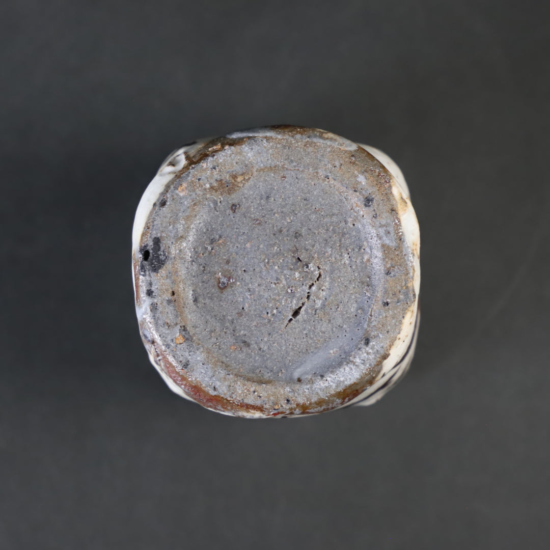 丸田宗彦 作 粉引唐津四方ぐい呑 No.57 – ギャラリー一番館オンライン