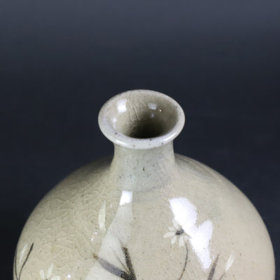 Okamoto Shuichi's work Karatsu flower design tokkuri vase No.38