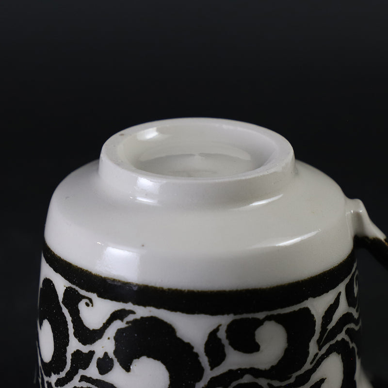 Karatsu porcelain bowl and plate with black and white base with scratches, made by the 14th generation Nakazato Tarouemon