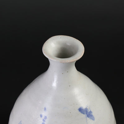 Maruta Soichi Gallery Blue and white sake bottle 1