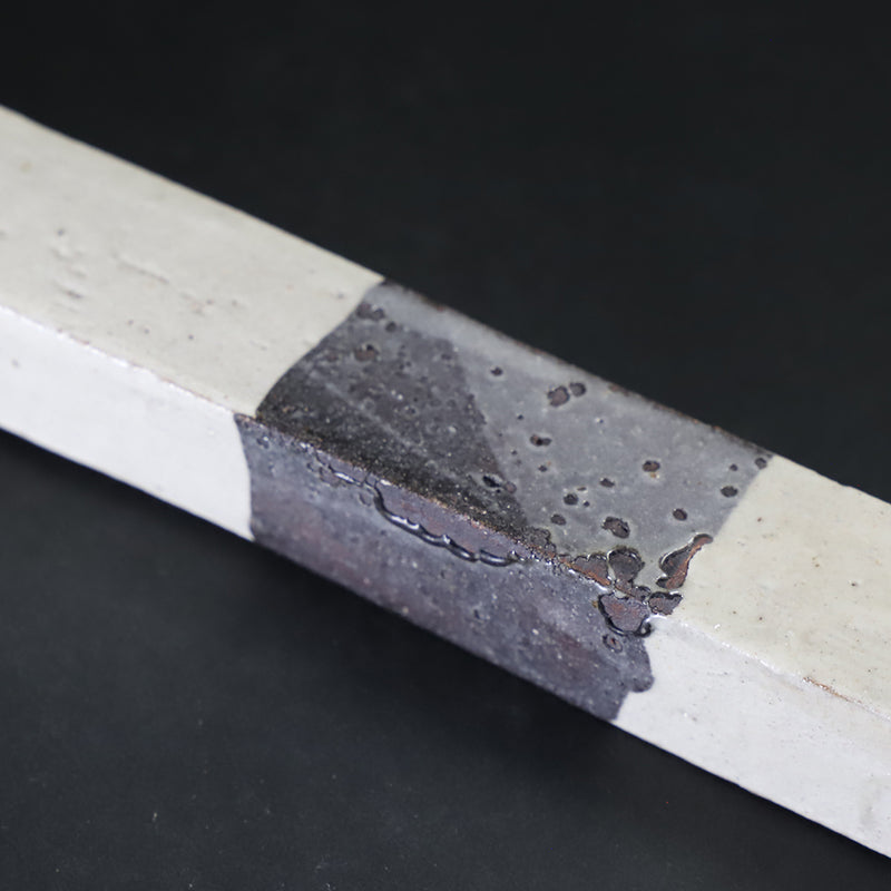 石井義久　作　白黒刷毛目掛け花器　No.4